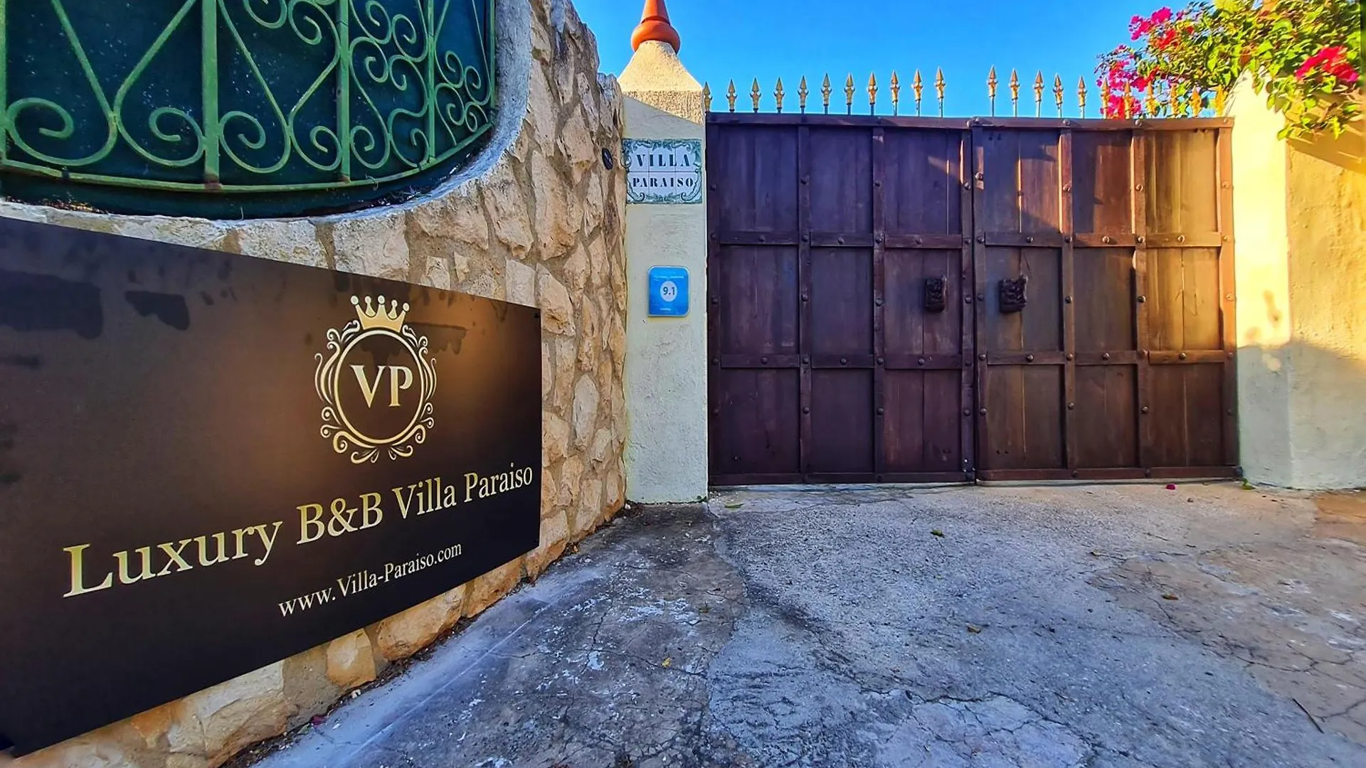 Bed and breakfast Villa Paraiso - Naturism Optional Adults Only Porches