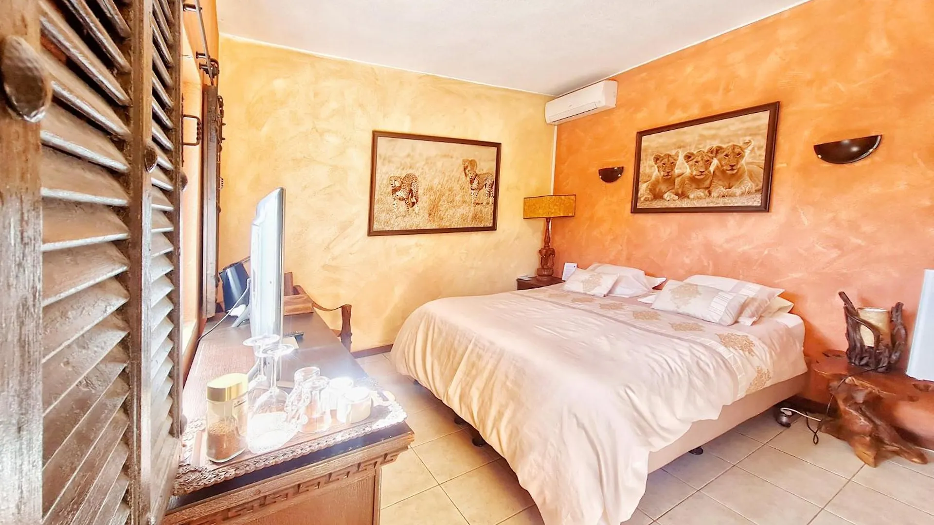 Bed & Breakfast Villa Paraiso - Naturism Optional Adults Only