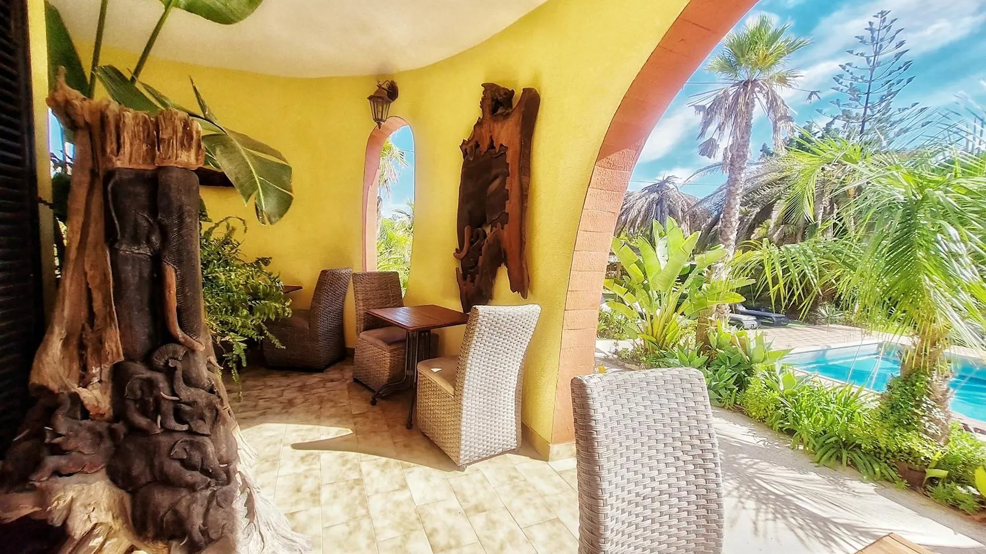 Bed and breakfast Villa Paraiso - Naturism Optional Adults Only Porches